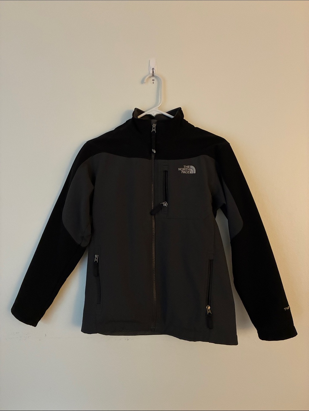 The North Face Kids Black & Charcoal Two-Tone Softshell Jacket